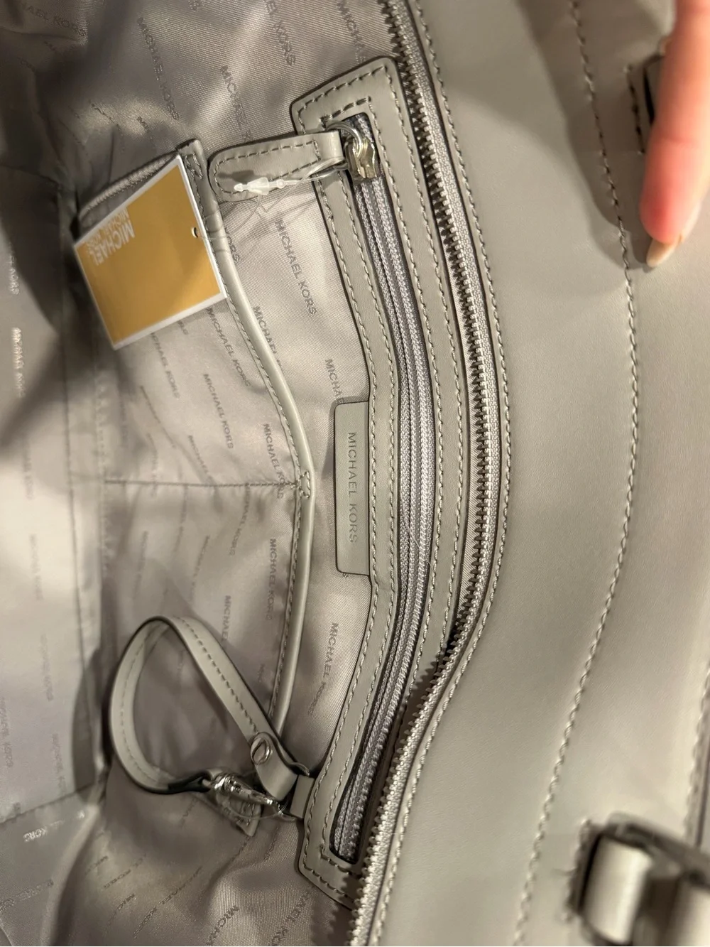 NWT Michael Kors Leather Signature Tote in Pearl Grey
